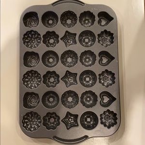 Nordic Ware Mini Bundt Cakes And Candies Pan